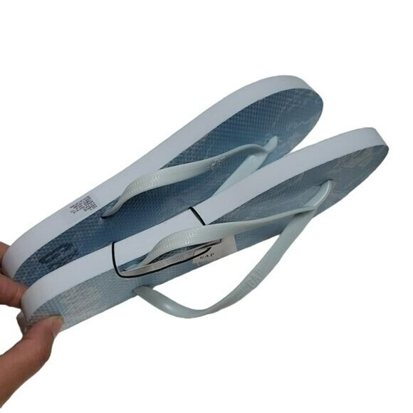 Gap Logo Flip Flops Sandals Light Blue White Pattern Women's 9 NWT - Picture 2 of 13
